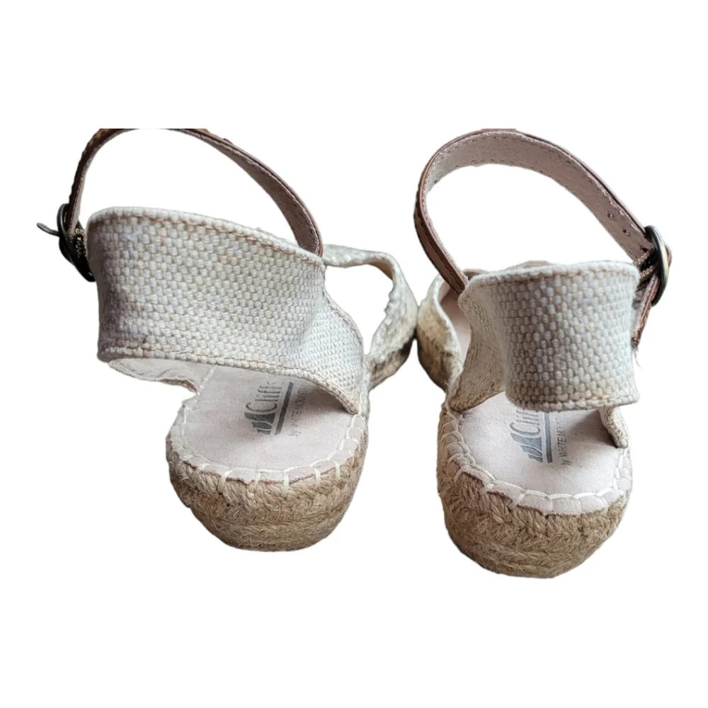 Cliff by White Mountain EspadrillesSize: 9 |Pre-Owned In Excellent Condition.